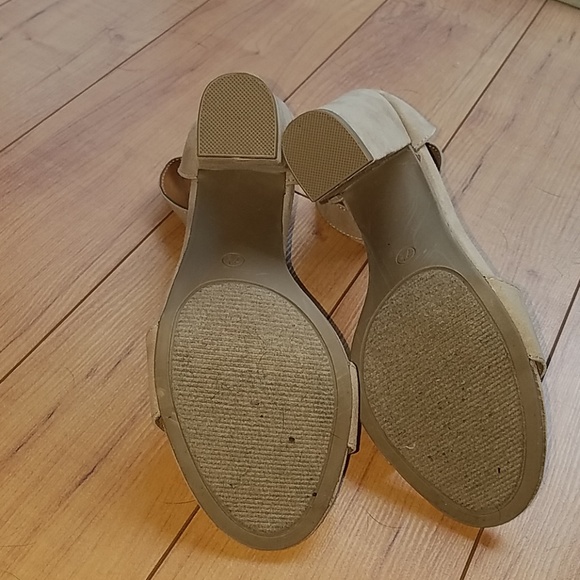 tan heels - Picture 2 of 4